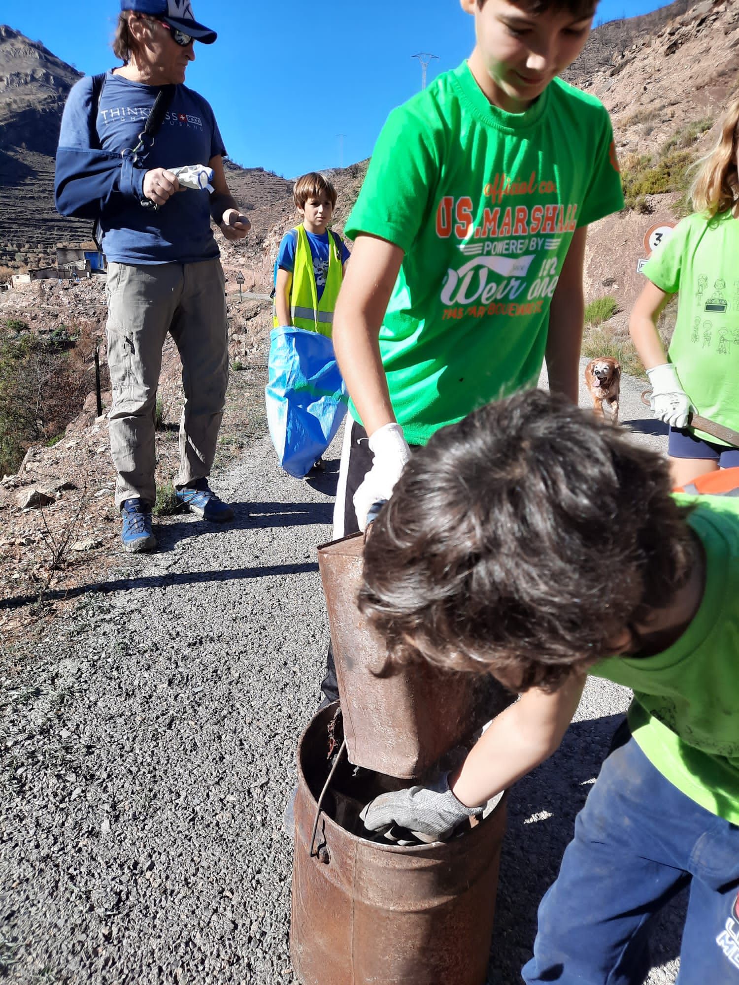 Descubre lo que han encontrado en una recogida de basura resurgida tras el gran incendio de Bejís