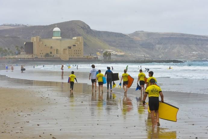 25-08-2020 LAS PALMAS DE GRAN CANARIA. Reportaje en la playa de Las Canteras (La Cícer) con las nuevas medidas Covid. Fotógrafo: ANDRES CRUZ  | 25/08/2020 | Fotógrafo: Andrés Cruz