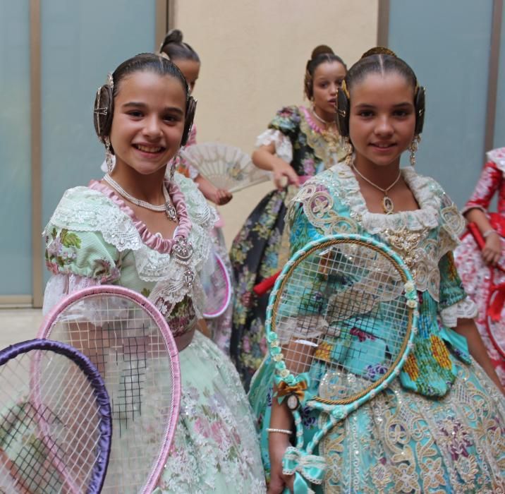 Tres generaciones de falleras en la Batalla de Flores