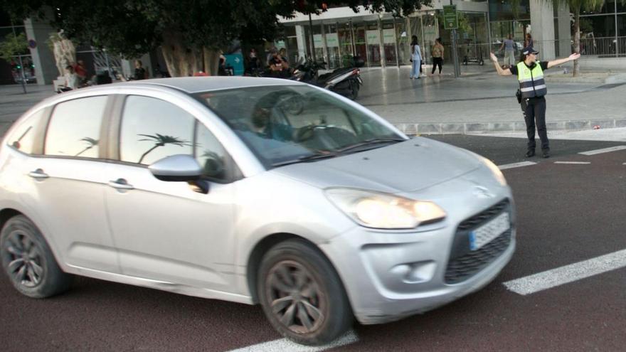 Caos en la avenida de La Fama y el Reina Sofía por el nuevo diseño de tráfico