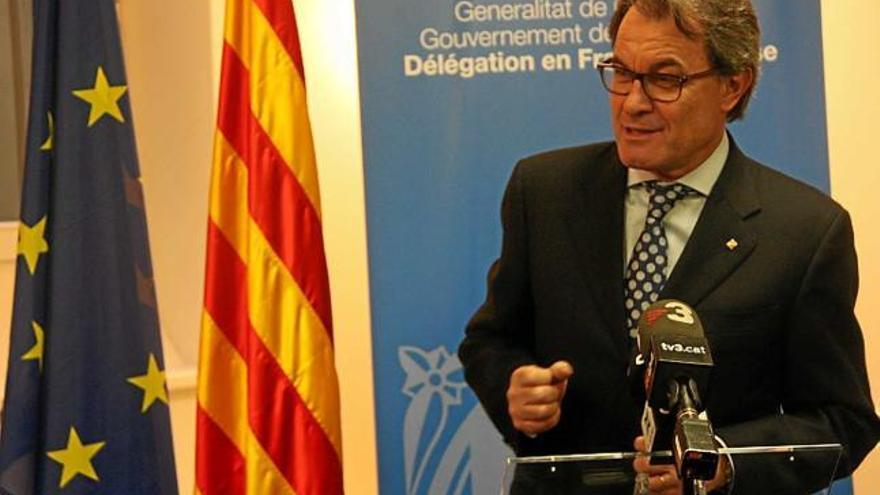 Mas: &quot;Catalunya actua com un estat a la cimera&quot;