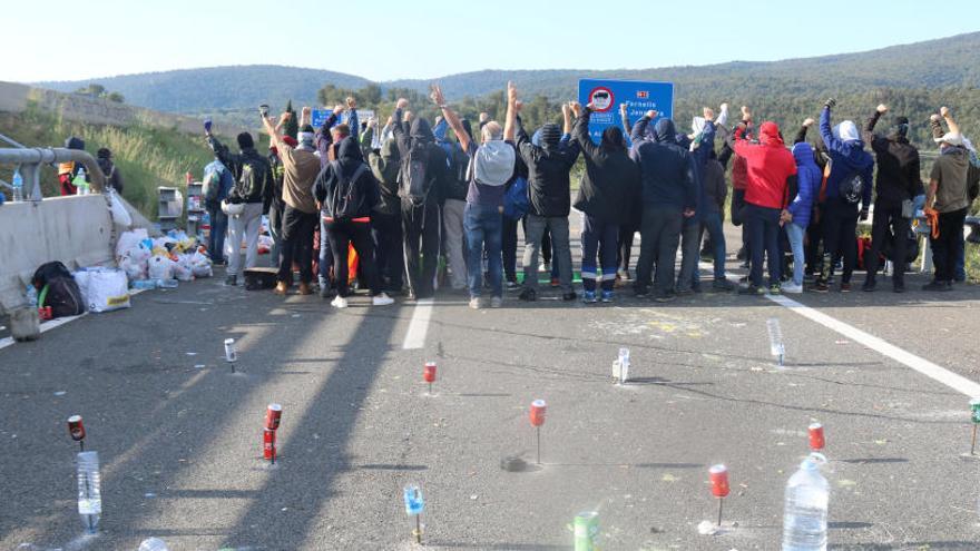 Imatge dels manifestants a l&#039;AP-7