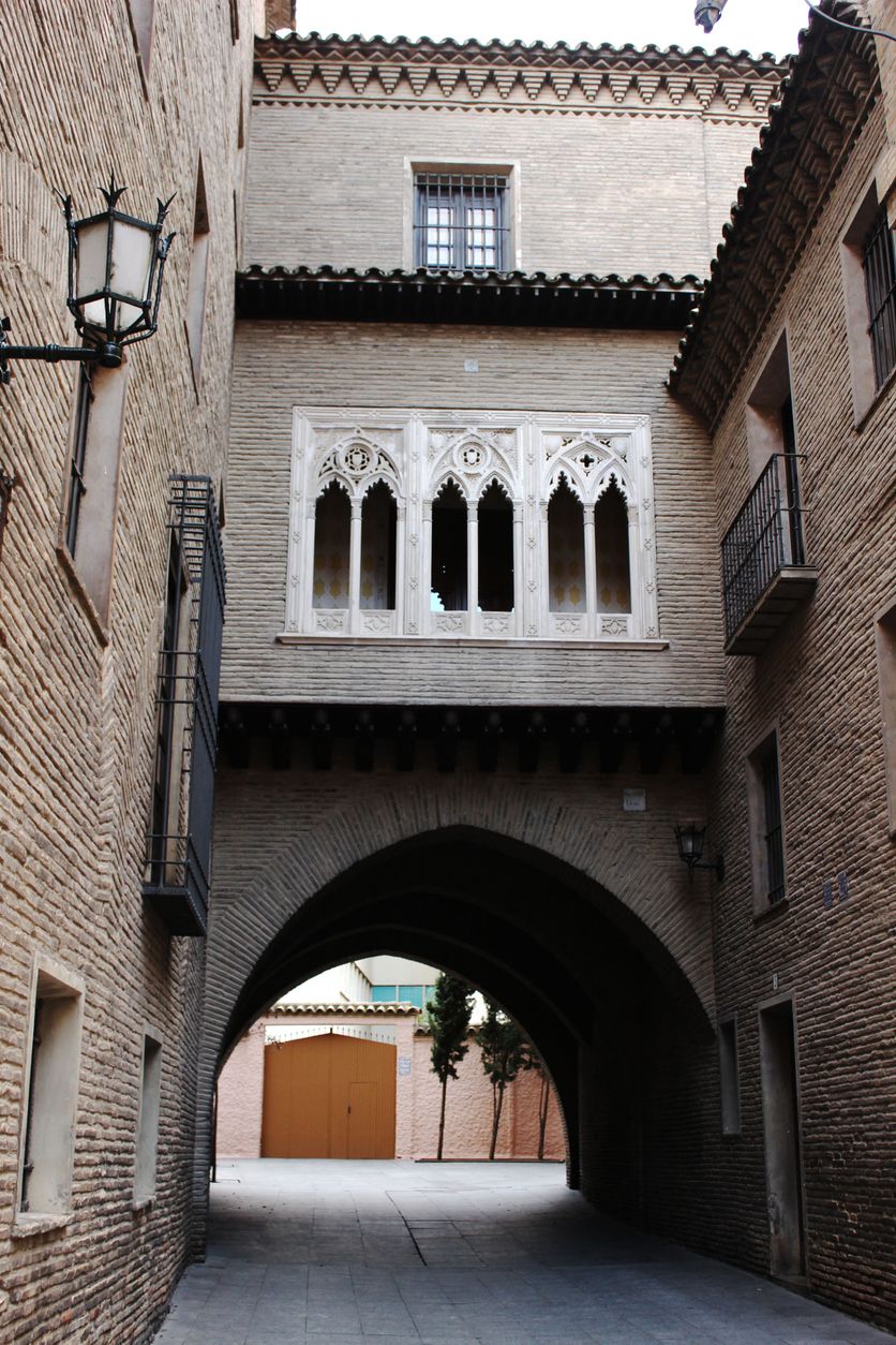 Visitar el arco del Deán es un imprescindible en cualquier visita a Zaragoza.
