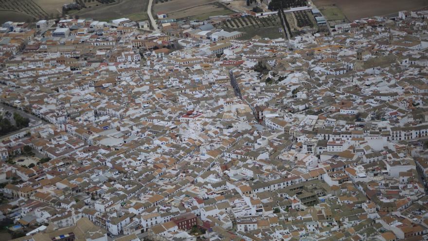 Salud investiga en Castro del Río un caso de contagio de criptosporidium