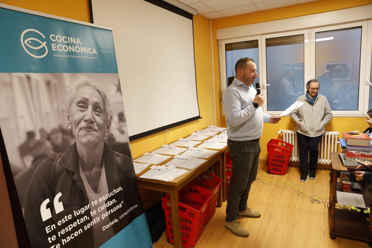 Un ejemplo de "humanidad y entrega": la Cocina Económica de Gijón rinde homenaje a sus voluntarios (en imágenes) Un ejemplo de "humanidad y entrega": la Cocina Económica de Gijón rinde homenaje a sus voluntarios (en imágenes)