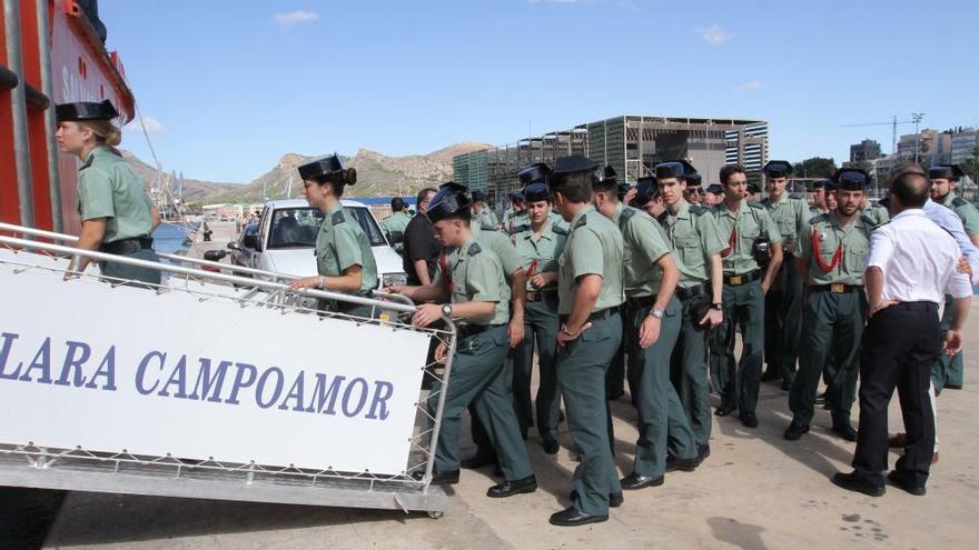 Visita de la Guardia Civil al Rosa Campoamor