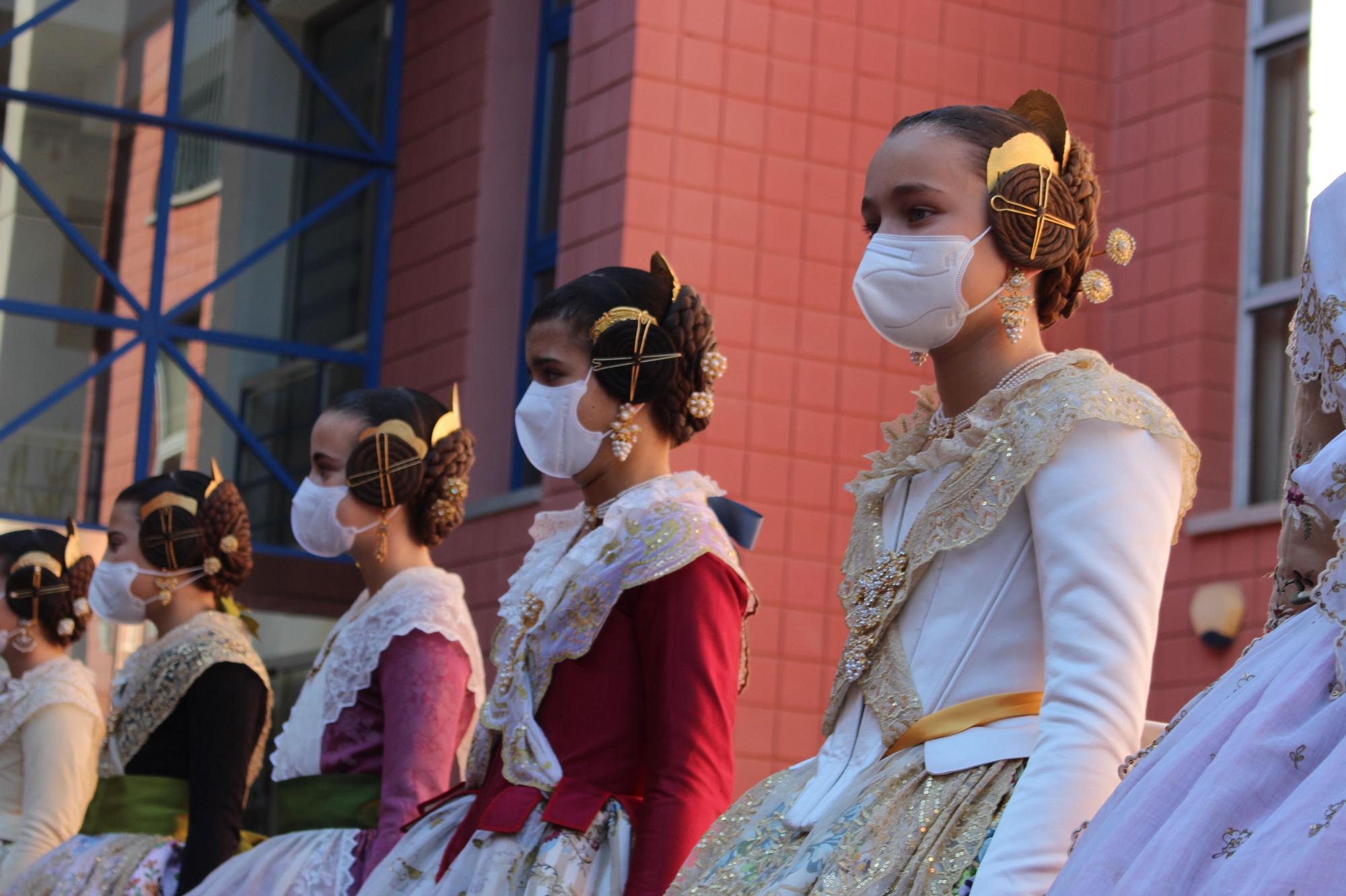 Carmen, Nerea y las cortes acompañan a las fallas de Quart y Xirivella en la procesión de la Senyera