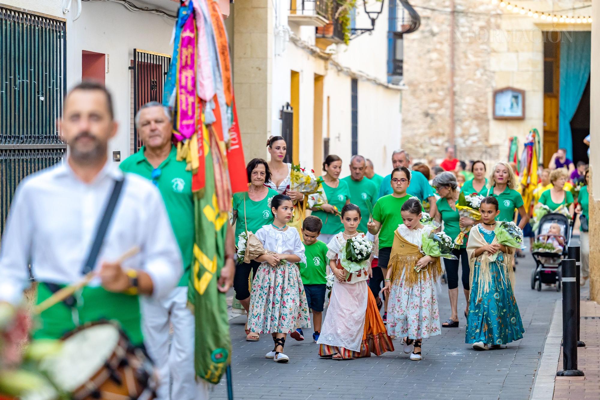 Ofrenda de flores a la Mare de Déu de l'Assumpciò en La Nucía