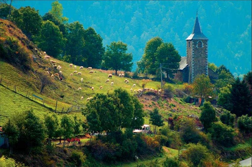 Sant Esteve de Montcorbau.