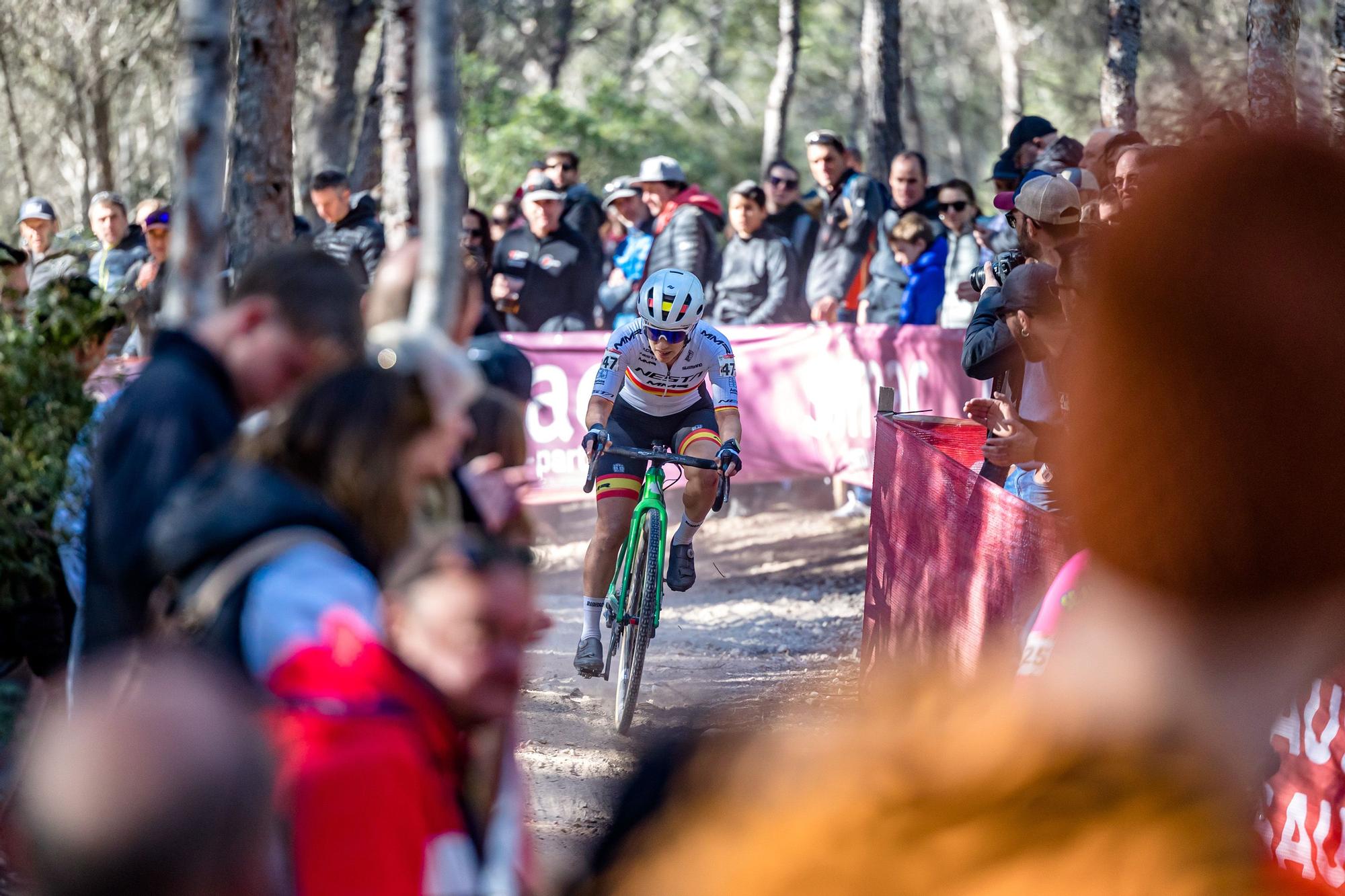 Apoteósico mundial de ciclocross de Benidorm: Van der Poel derrota a Van Aert.