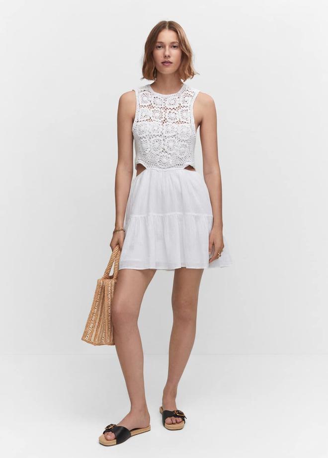 Vestido blanco de crochet con aberturas de Mango