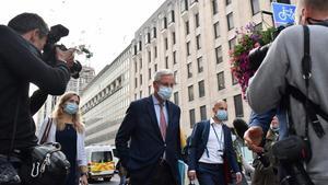 El jefe negociador de la UE, Michel Barnier, sale de la reunión del jueves con los representantes del Reino Unido en Londres.