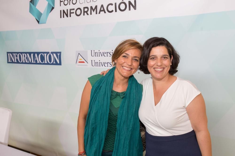 A la izquierda María Martín junto a Raquel Huete