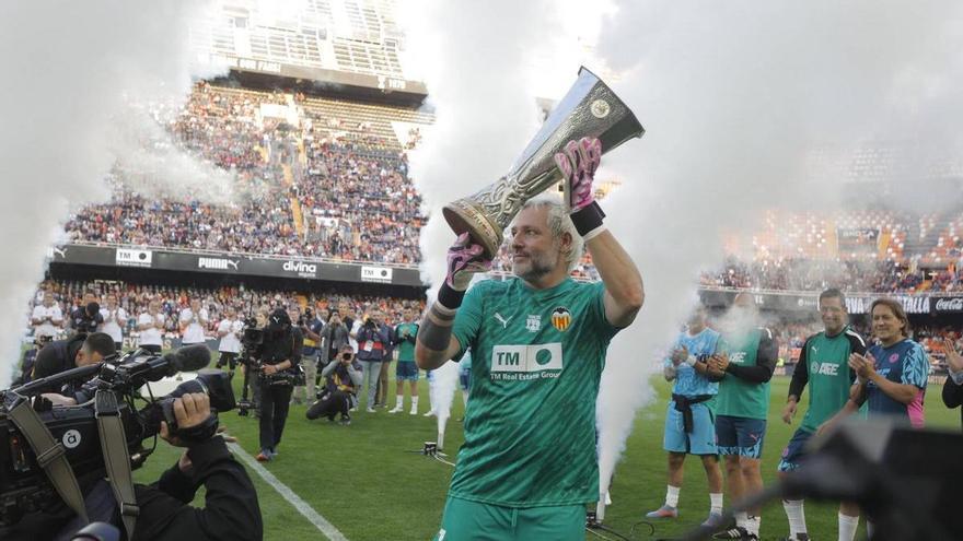 El mensaje de Cañizares tras su regreso a Mestalla