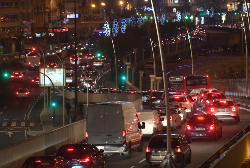 Atascos tras el bloqueo del túnel de María Pita