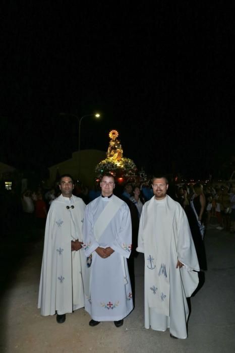 Miles de personas contemplaron la procesión marítima de la Virgen del Carmen en Torrevieja y los fuegos artificiales para celebrar el día de la patrona de los pescadores y marineros