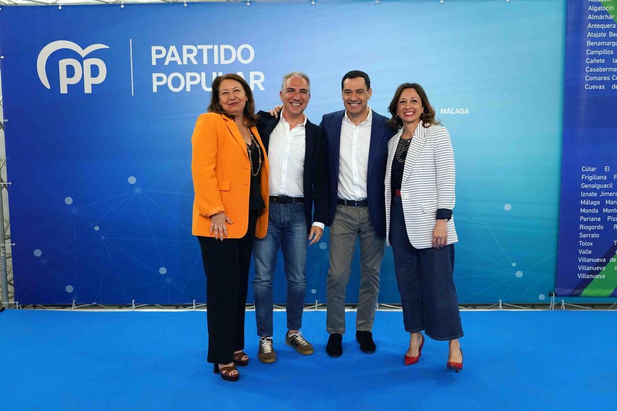 Juanma Moreno, rodeado por Carmen Crespo, Elías Bendodo y Patricia Navarro, en la clausura de la Unión Intermunicipal del PP de Málaga.