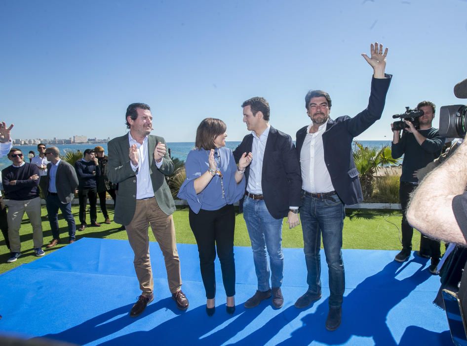 Casado propone en Alicante que todas las oposiciones se desarrollen en castellano.