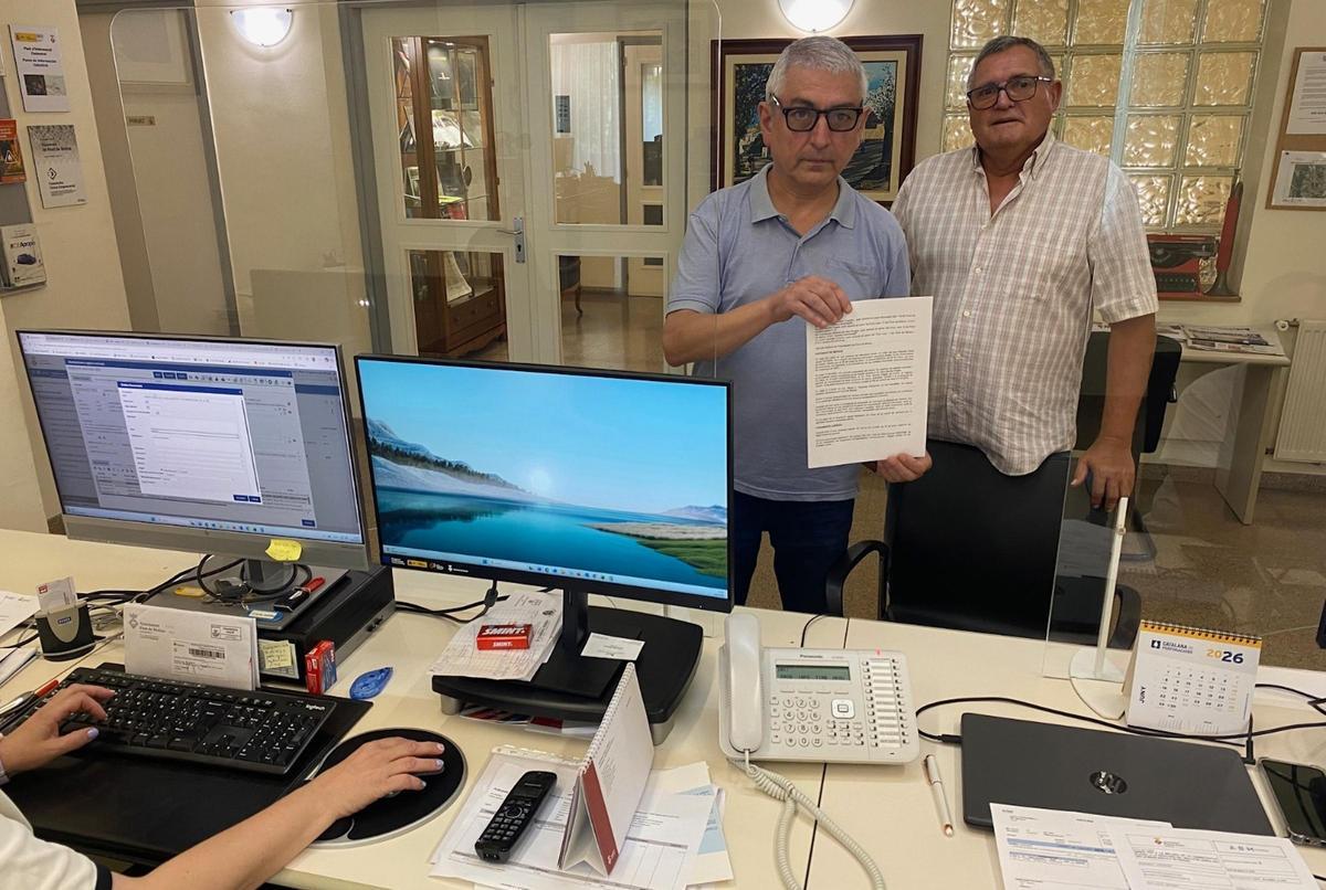 Jordi Carreras i Josep Borràs presentant la moció de censura.