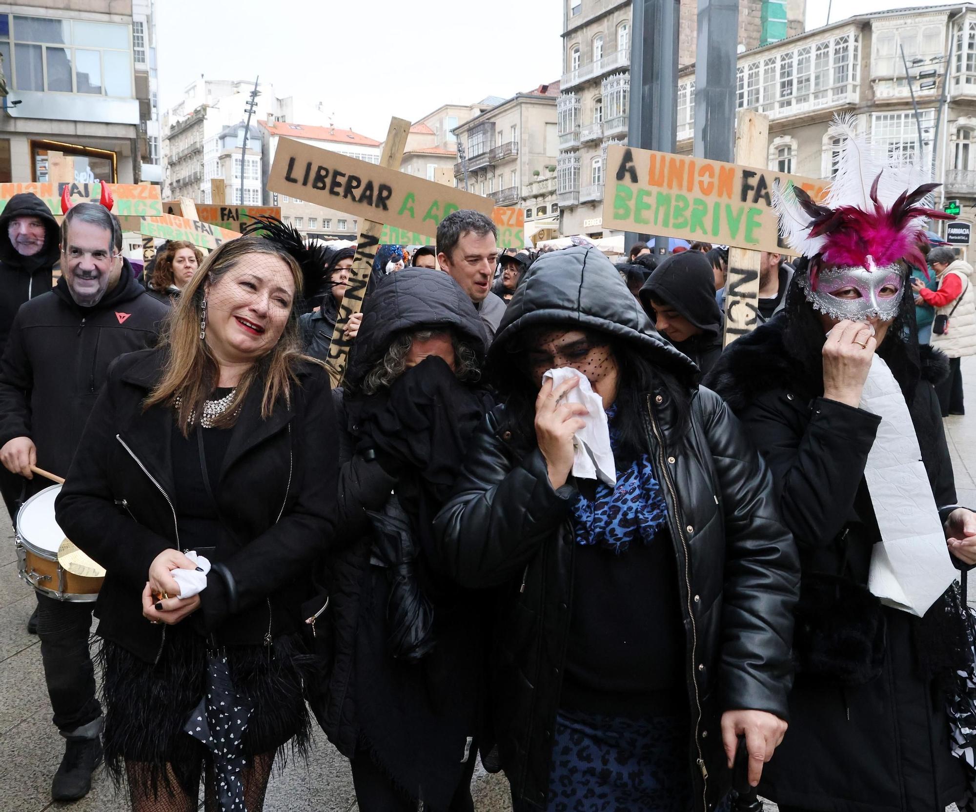 Comitiva fúnebre y premios del desfile finalizan el Carnaval en Vigo