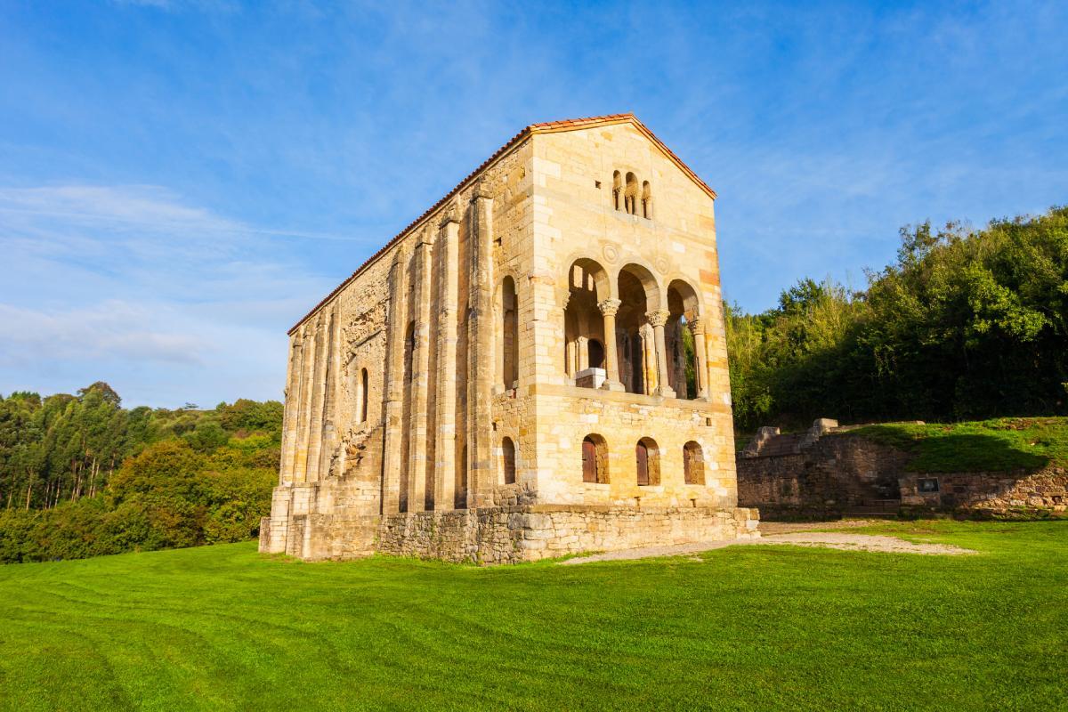 Iglesia en el Monte Naranco (Oviedo, Asturias)