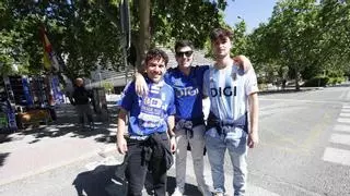 Madrid se viste de azul: la diáspora oviedista llena los aledaños del Bernabéu pese al descenso