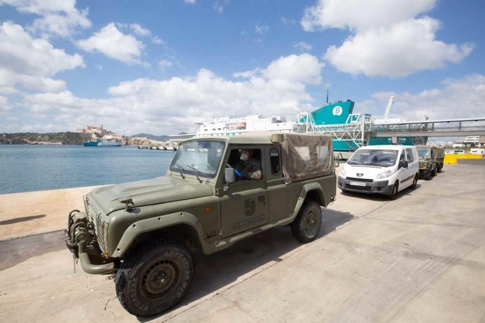 Militares desembarca en el puerto de Ibiza