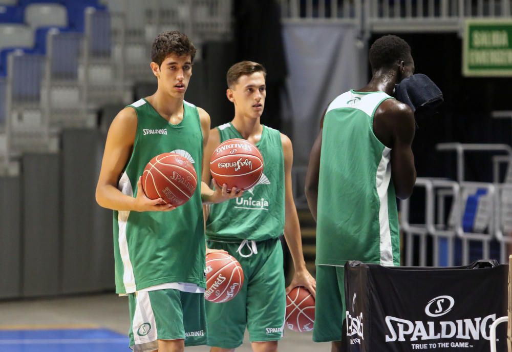 La plantilla del Unicaja vuelve a los entrenamientos bajo las órdenes de Joan Plaza para comenzar a preparar la temporada.