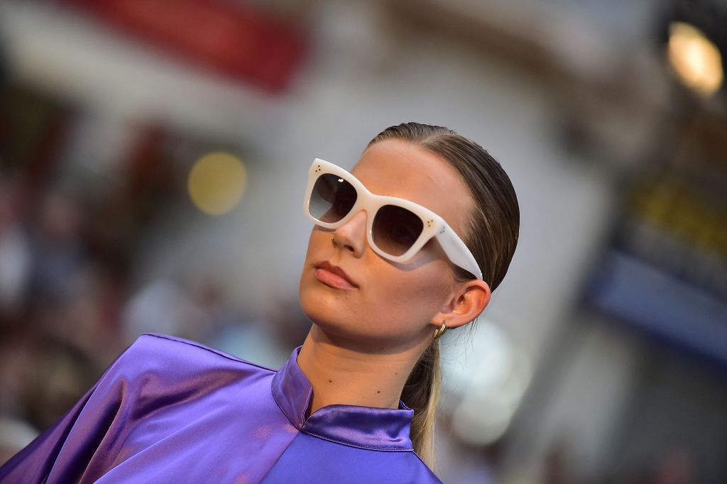 Desfile de moda en la plaza del Ayuntamiento de Cartagena