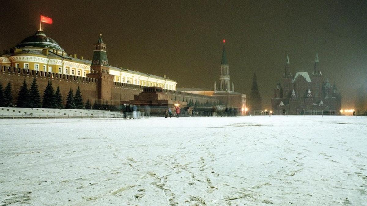 El 21 de diciembre de 1991, la bandera soviética todavía ondeaba en el Kremlin.