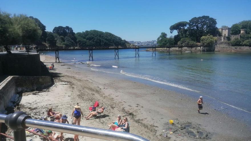 Verano de contrastes en Santa Cruz: la playa supera las dos últimas pruebas tras encadenar suspensos