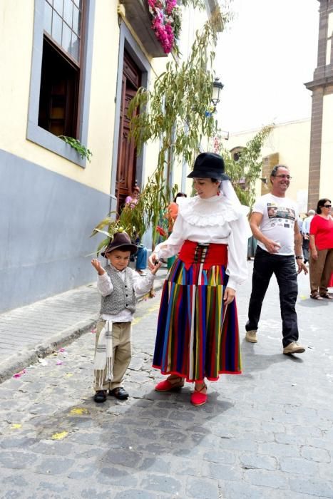 Procesion y Romeria por las Fiestas de las ...