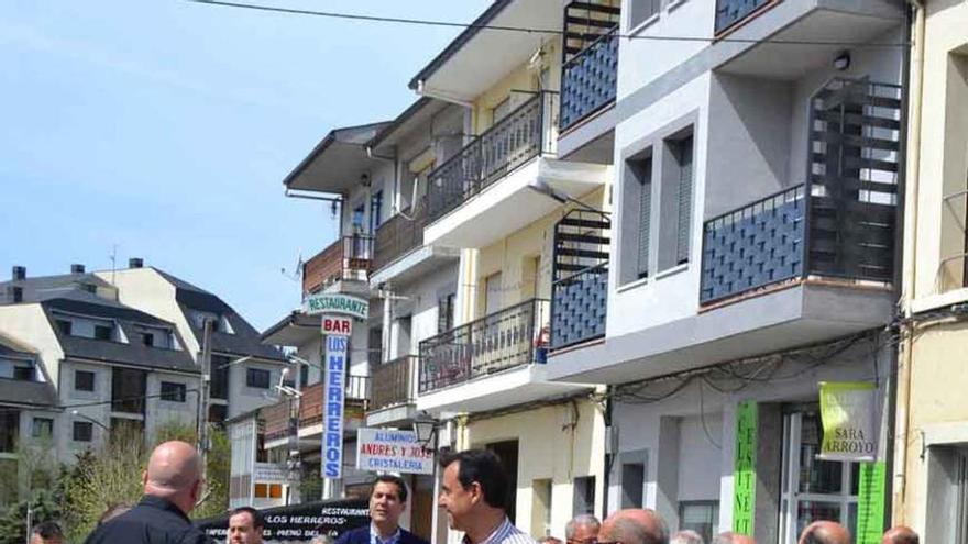 Reunión de alcaldes y dirigentes populares en El Puente .