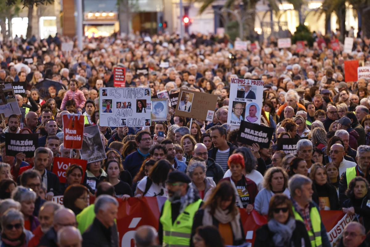 Las imágenes de la sexta manifestación en Valencia que exige la dimisión de Mazón por la DANA.
