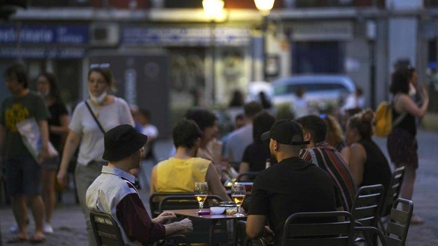 Madrid limita las reuniones a 10 personas y reduce el aforo en iglesias y hostelería