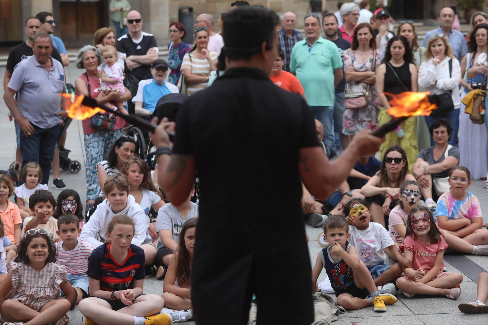 EN IMÁGENES: El comienzo del festival "AstuRisas"