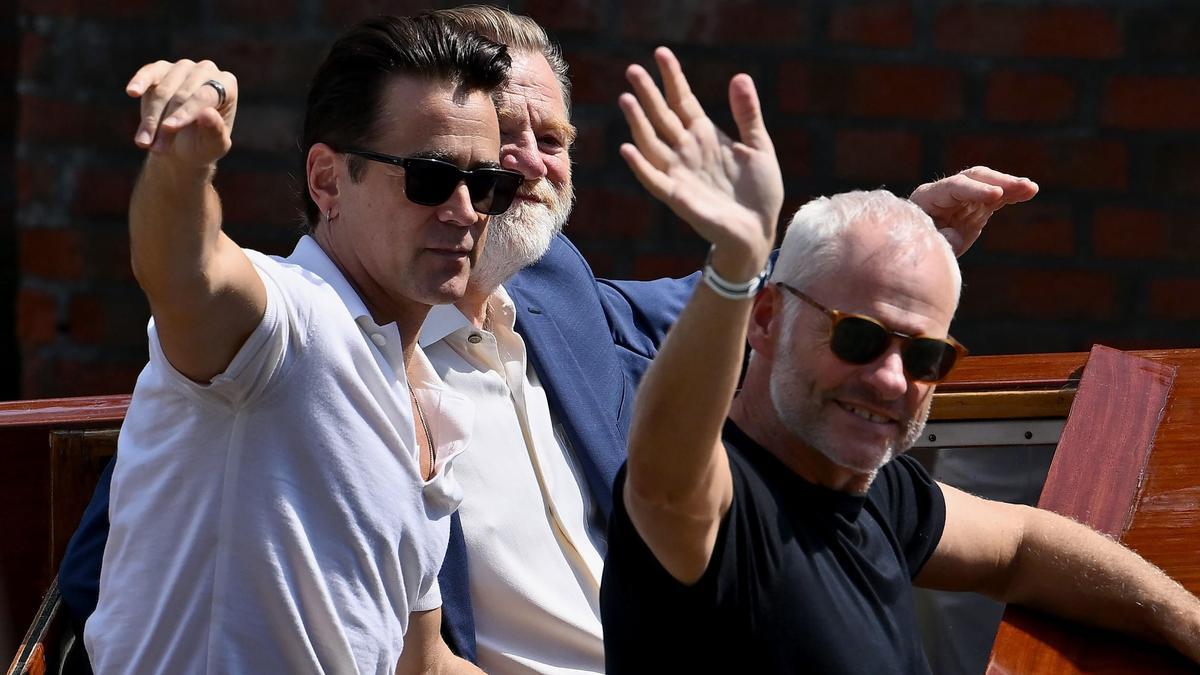 Colin Farrell, Brendan Gleeson y Martin McDonagh, antes de presentar 'Almas en pena en Inisherin' en Venecia