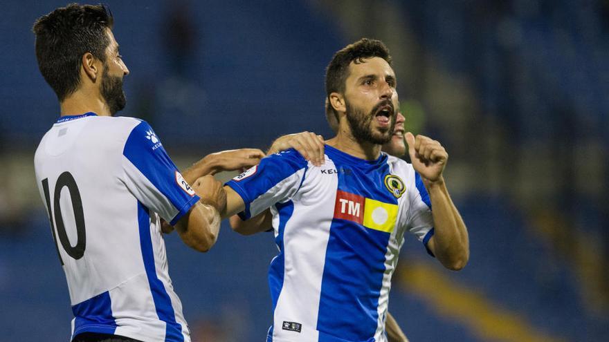 Diego Benito celebra un gol como blanquiazul.