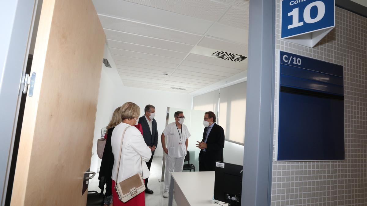 Visita del nuevo conseller de Sanidad a las instalaciones del Hospital General de Elche este pasado mes