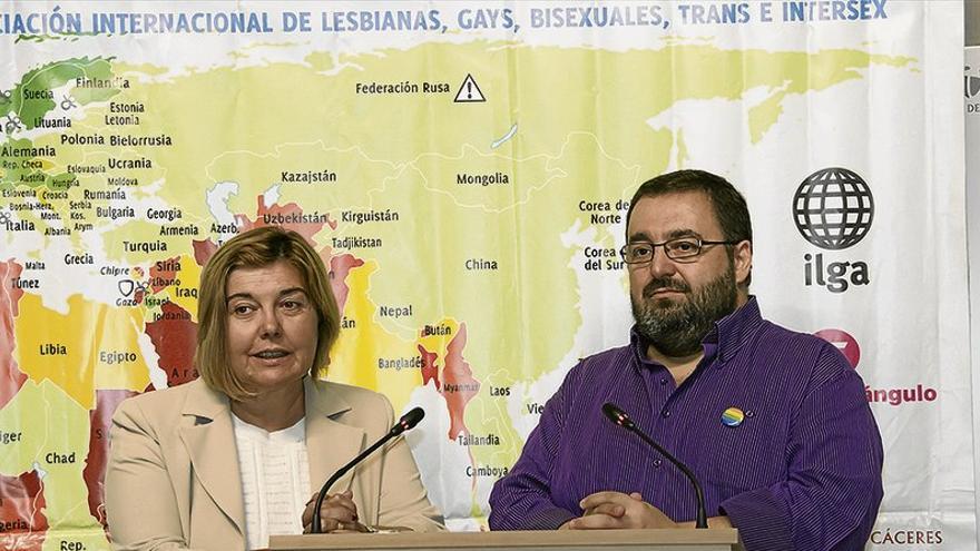 Una campaña en los pueblos de Cáceres sirve para defender la orientación sexual