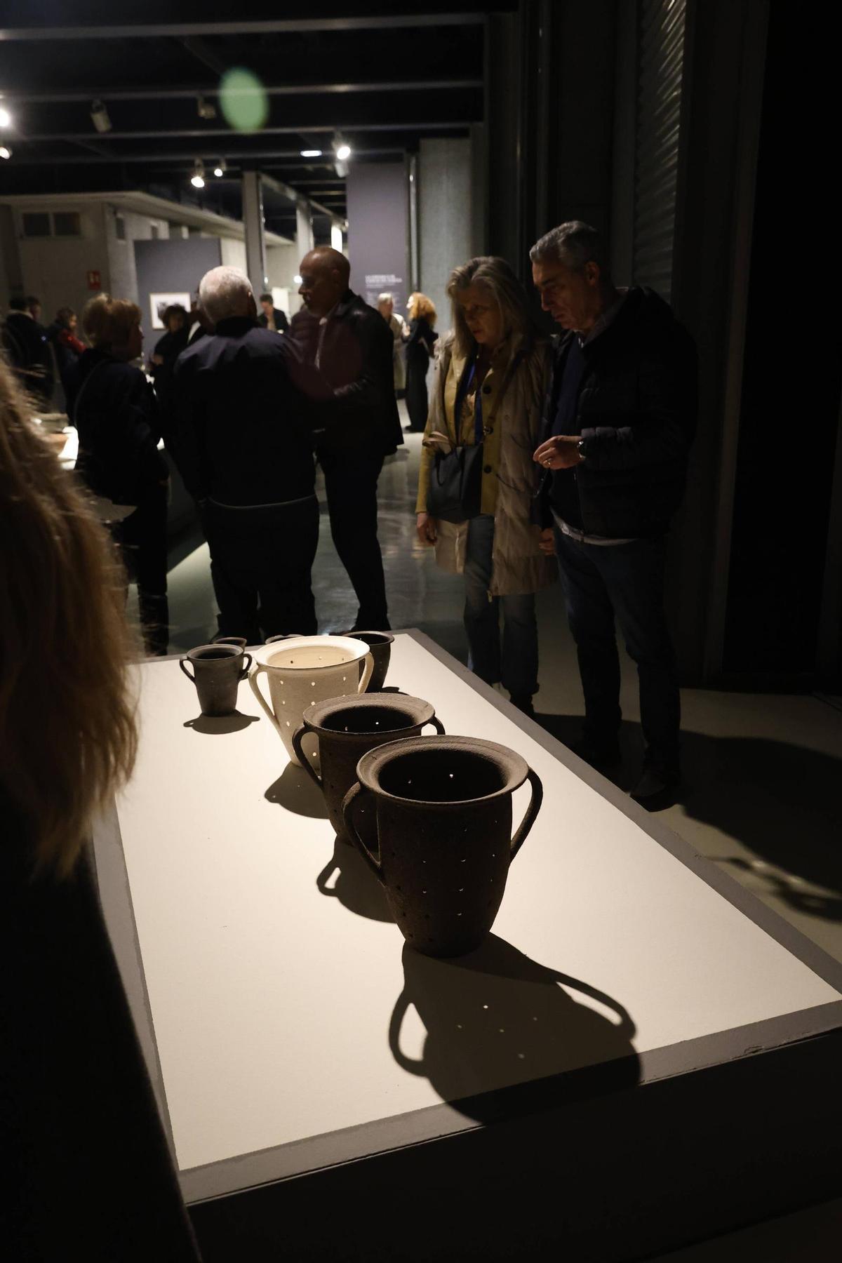 La inauguración de la muestra sobre la cerámica negra de Llamas del Mouro, en imágenes La inauguración de la muestra sobre la cerámica negra de Llamas del Mouro, en imágenes
