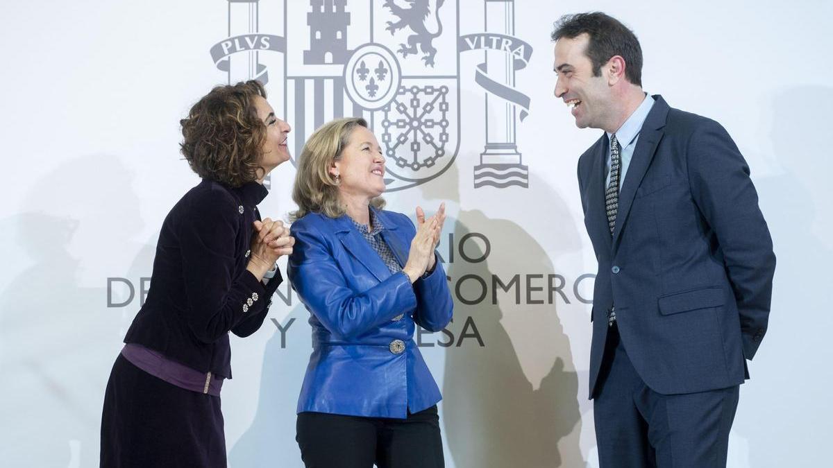 Carlos Cuerpo con María Jesús Montero y Nadia Calviño.