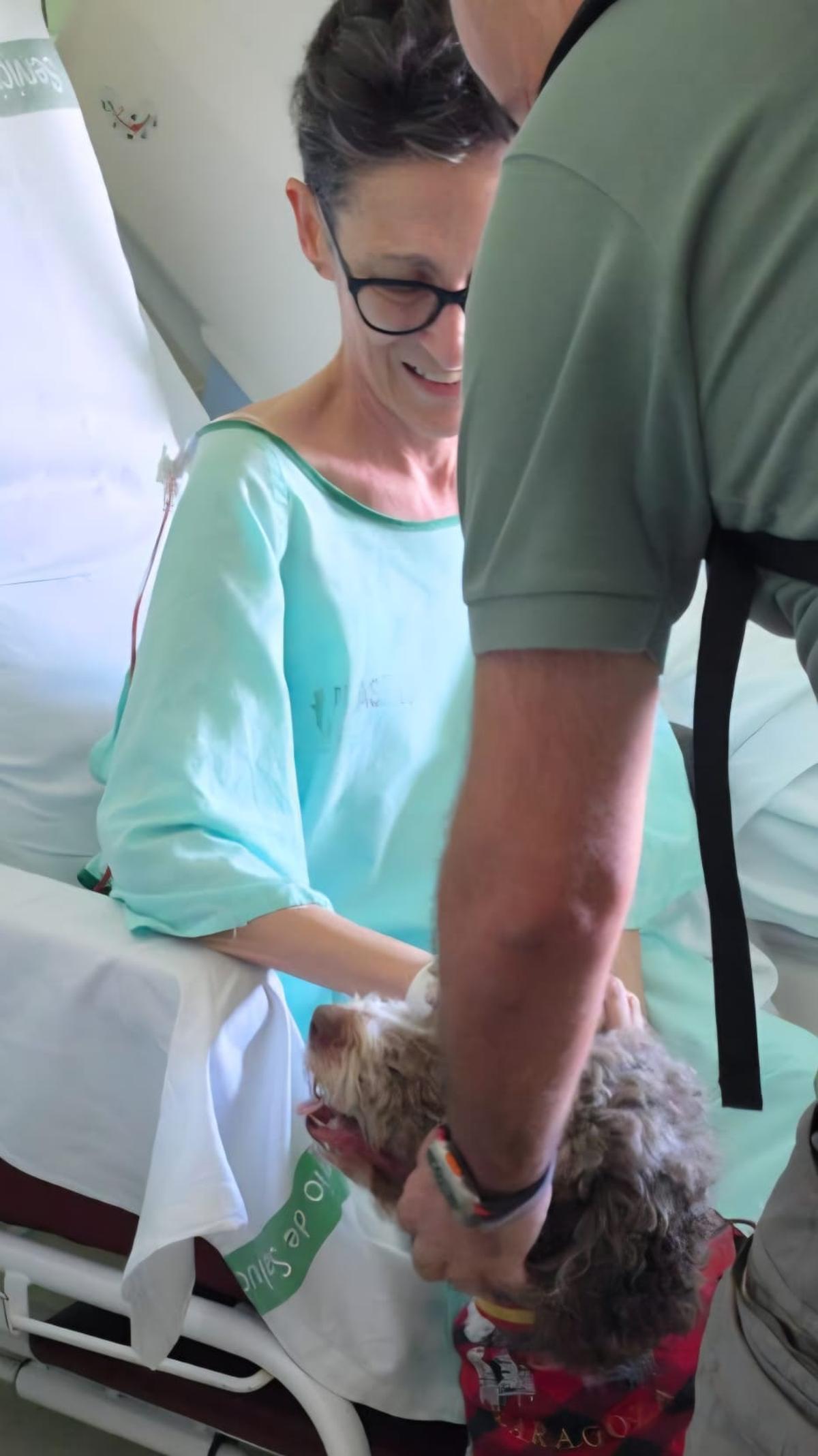 Fotogalería/Las imágenes del reencuentro de Aida y Boira en el hospital de Plasencia