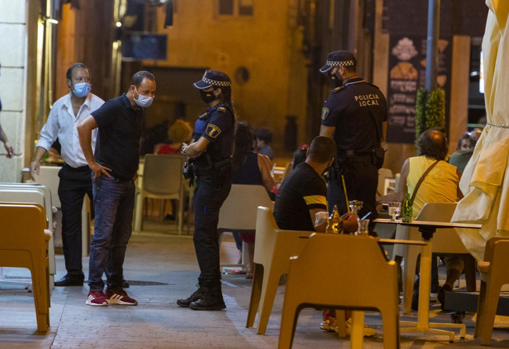 Las dudas de los negocios y de los clientes marcan la primera jornada del aumento de las restricciones en la Comunidad Valenciana en la lucha “nocturna” contra el coronavirus