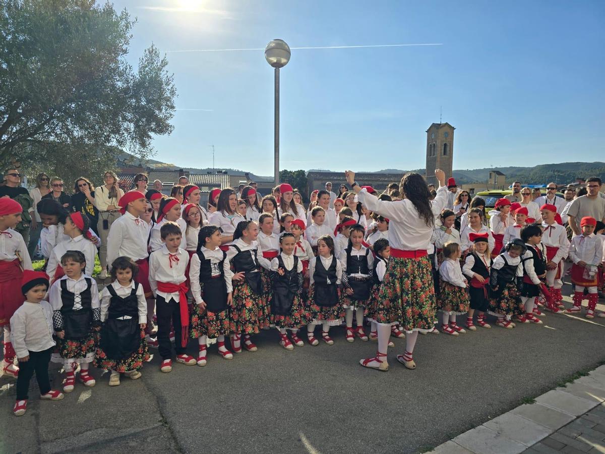 El grup de petits caramellaires de Callús en plena actuació