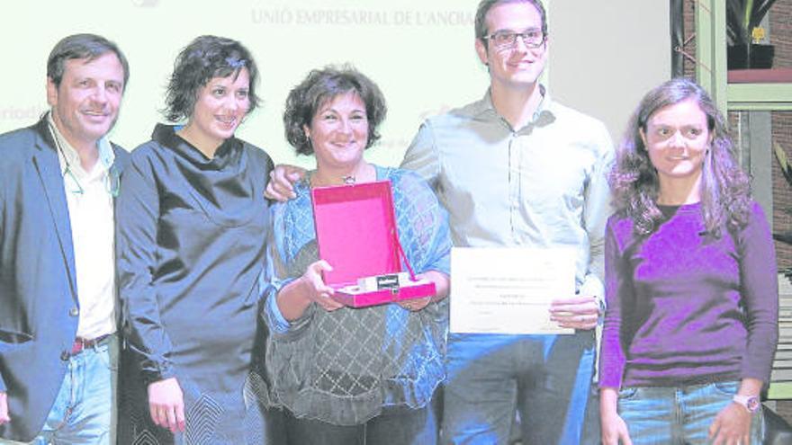 Cinc membres del gabinet de comunicació Catpress, premiat en la gala celebrada a Igualada divendres