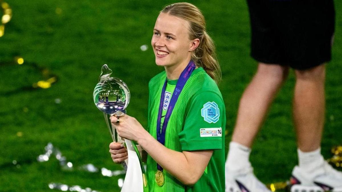 Hannah Hampton, campeona de Europa y considerada la mejor portera de la Premier femenina.