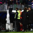 Palencia Caballero, en el monitor del VAR analizando la jugada del gol de Rober.
