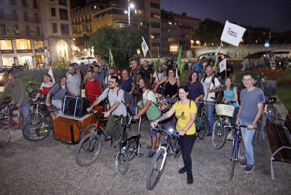 Bicicletada pels carrers de Girona per reclamar polítiques sostenibles