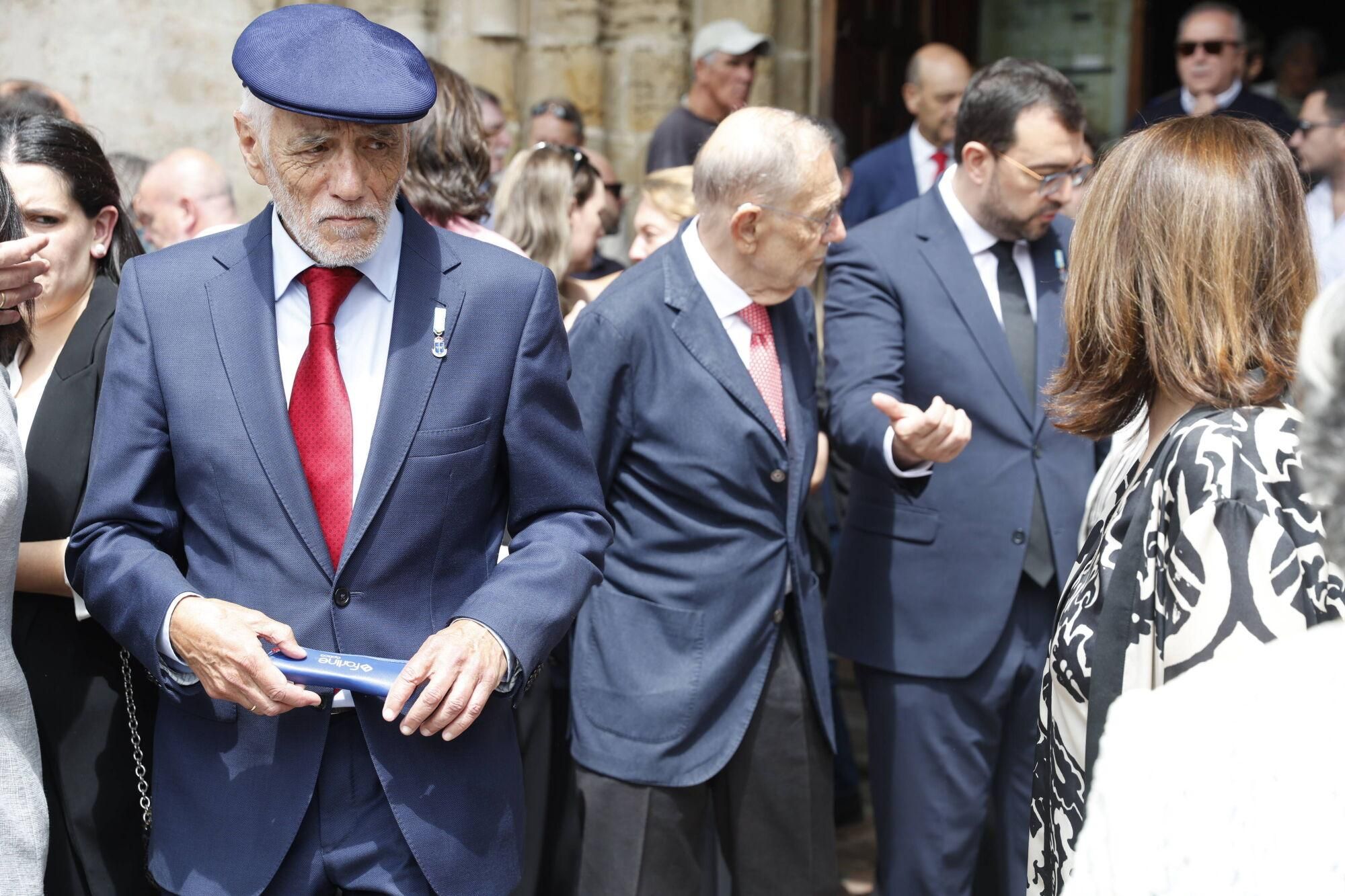 Las imágenes del funeral de Antonio Trevín en la basílica de Llanes.